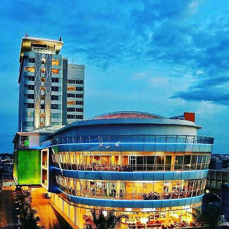 Fox Hotel Pekanbaru Extérieur photo