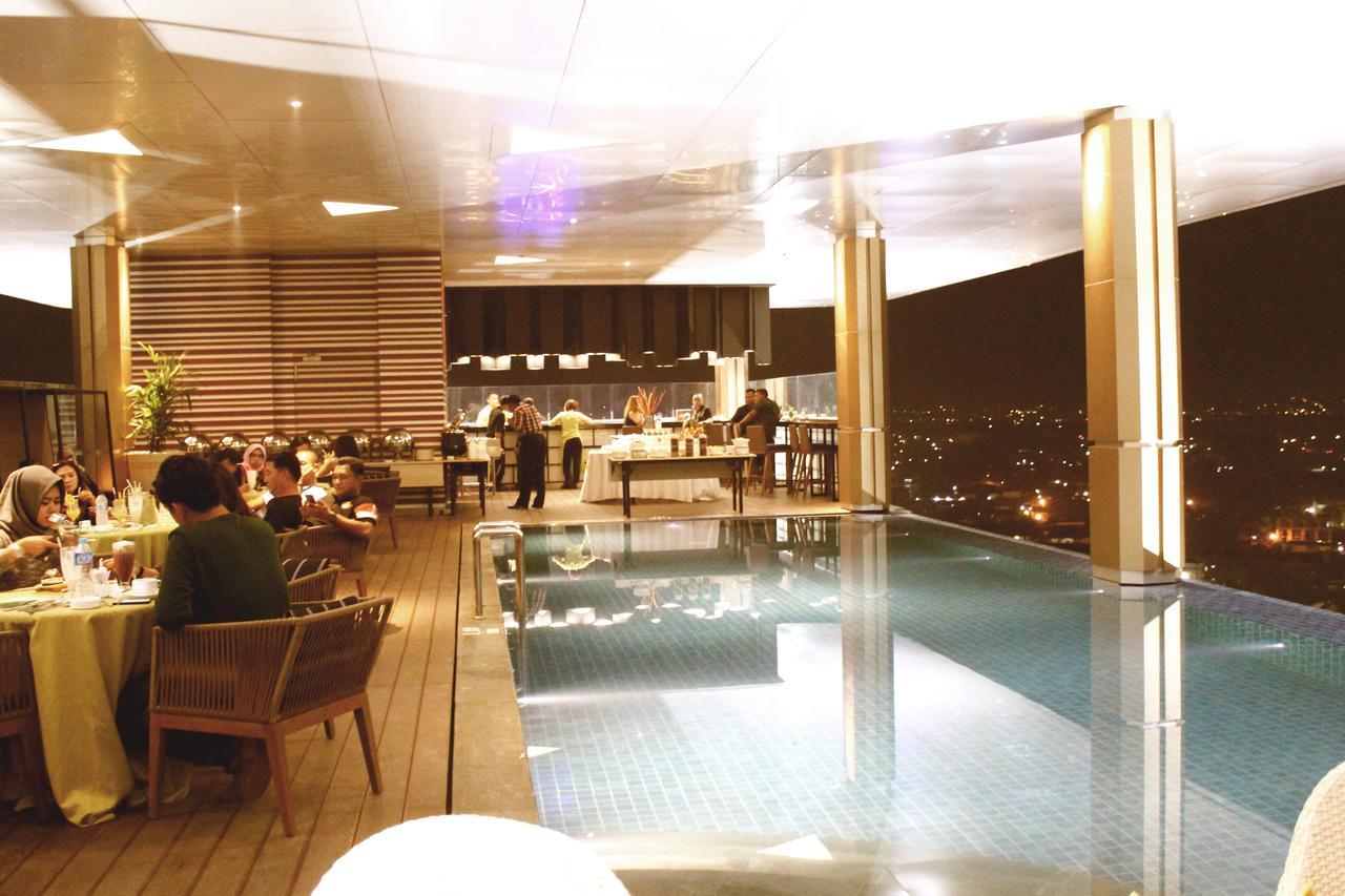 Fox Hotel Pekanbaru Extérieur photo