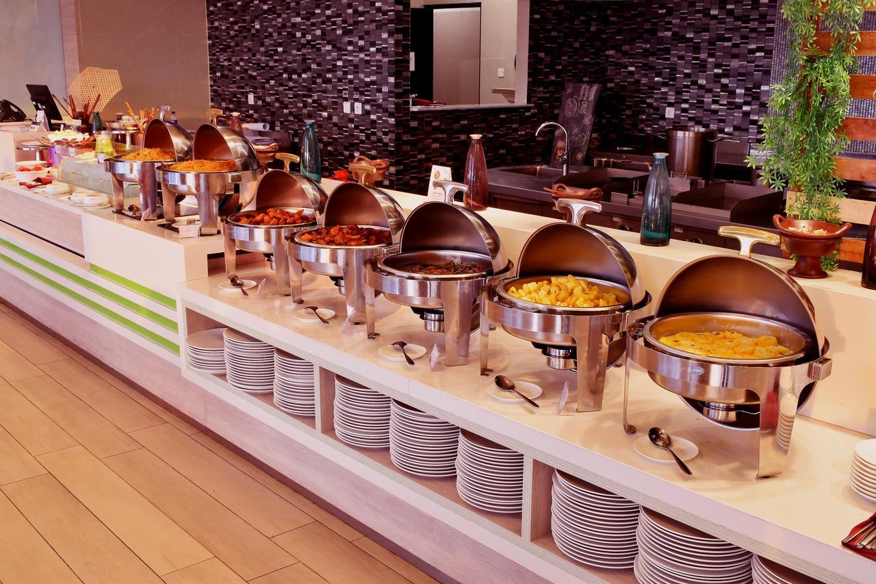 Fox Hotel Pekanbaru Extérieur photo