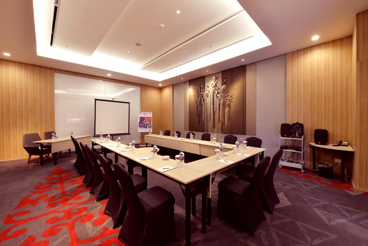 Fox Hotel Pekanbaru Extérieur photo